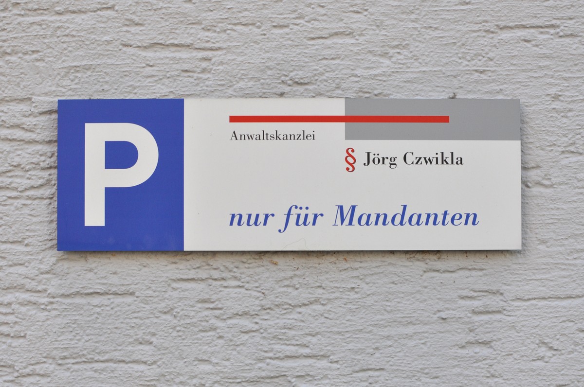 Parken nur für Mandanten Schild
